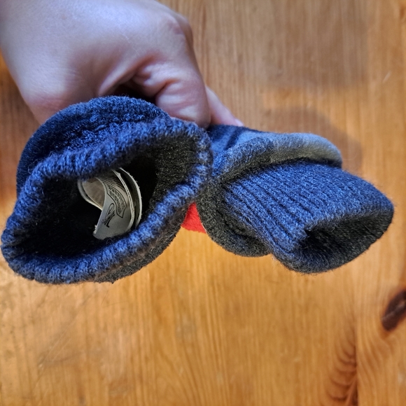 3/20$ Baby GAP Dinosaur Fleece Mittens – Gray/Red – Size XS/S (11 cm) - Picture 4 of 9